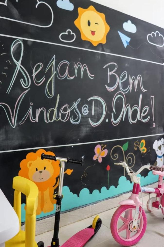Lousa com a mensagem Sejam bem-vindos à D'Ulé